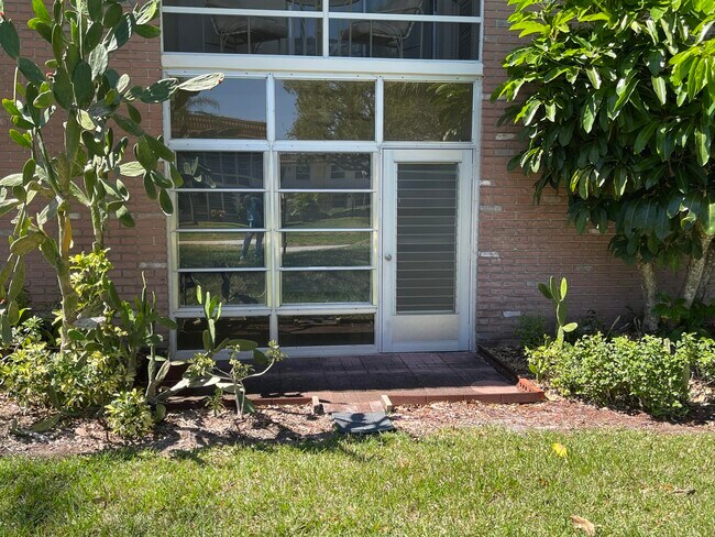 Building Photo - 1225 NW 21st St