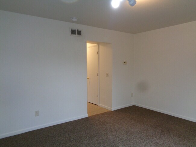 Building Photo - 3406 Kenbrooke Ct