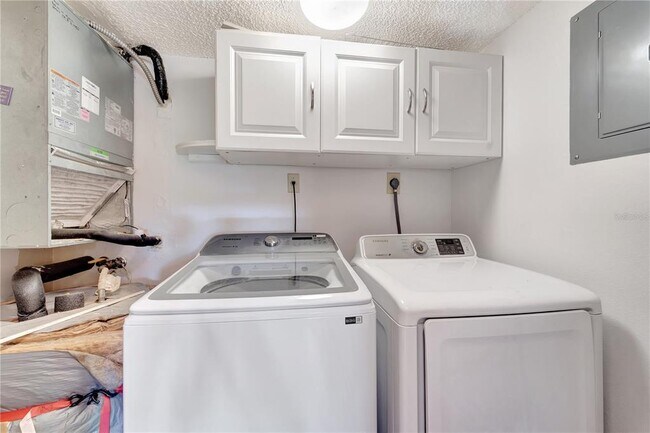 Building Photo - 6699 San Casa Dr