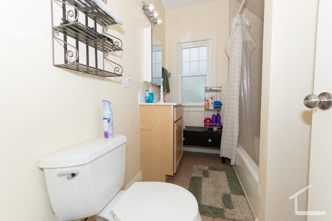Building Photo - 5 BED 2 BATH IN BRIGHTON!!!!!!