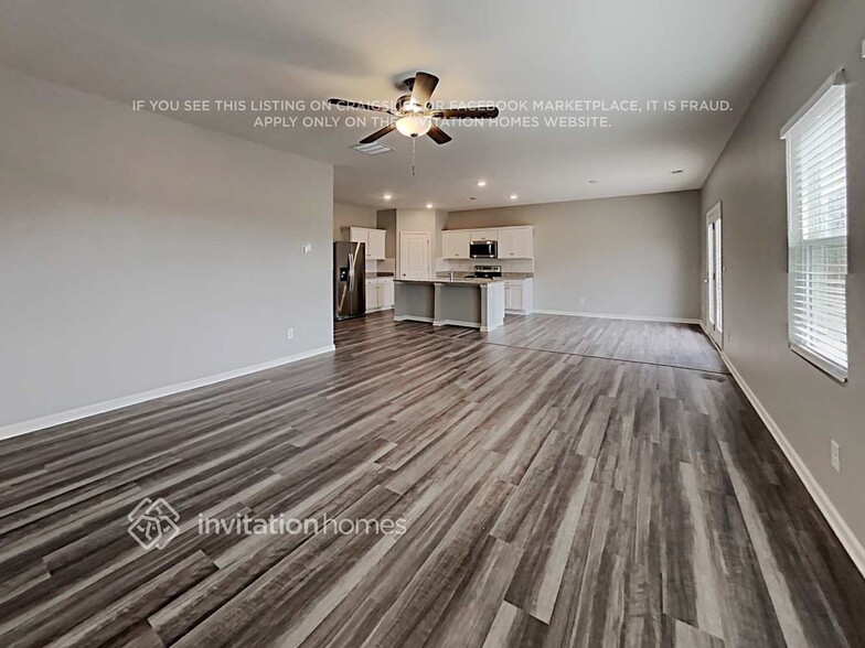 Building Photo - 117 Verona Dr NW