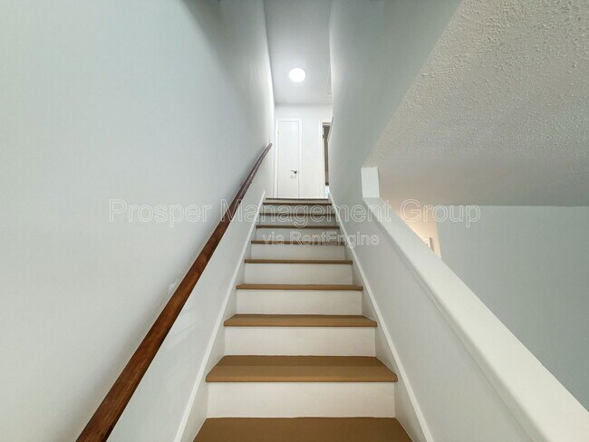 Building Photo - 258 Fleming Rd