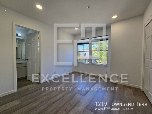 Building Photo - 1219 Townsend Terrace