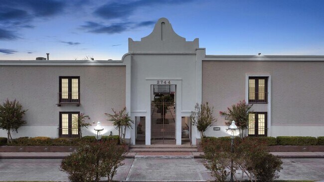 Building Photo - 2744 Briarhurst Dr