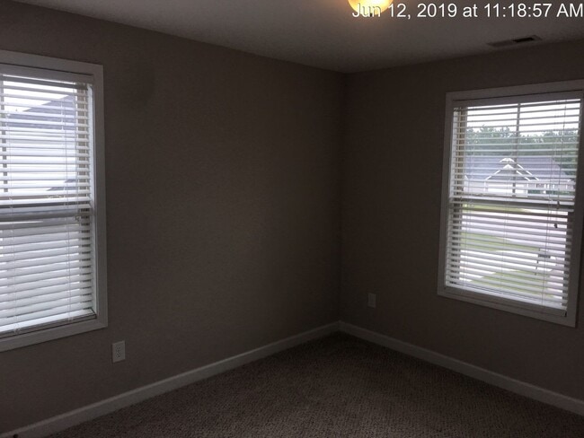 Building Photo - 124 Sorrel Ct