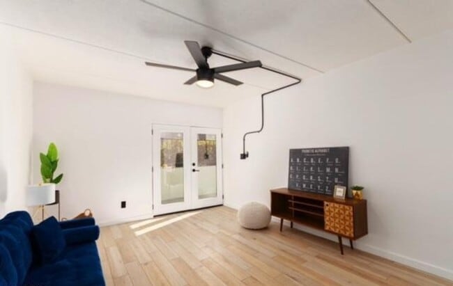 Building Photo - Option with 1 Month Free rent! 1 Bedroom with UTILITIES included!