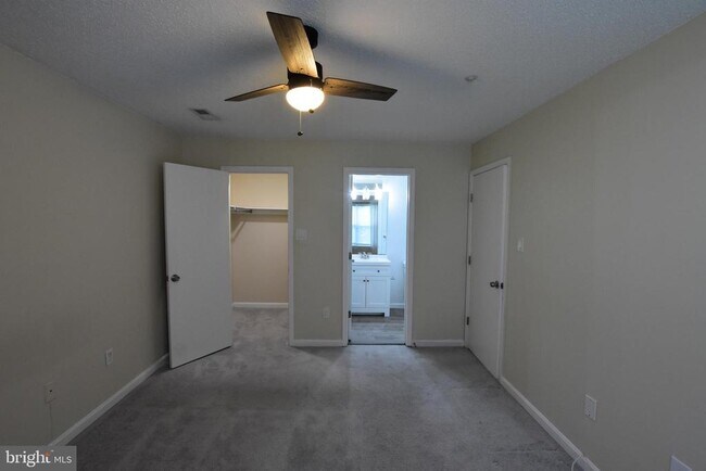 Building Photo - 2603 Camelback Ln