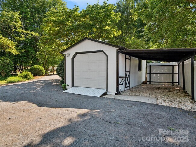 Building Photo - 4954 Moonlite Bay Dr