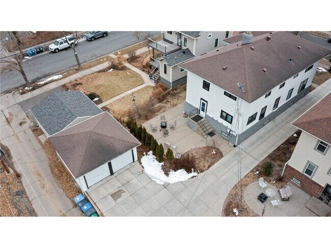 Building Photo - 4749 Harriet Ave