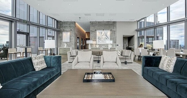 Building Photo - Newly Remodeled 1Bed/1 Bath Downtown Condo with Rooftop Deck & Luxury Amenities!