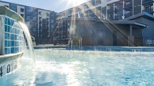 Building Photo - 47 W Fireclay Ave