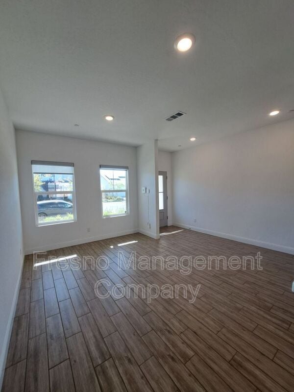 Building Photo - 911 Blue Oak Lane W