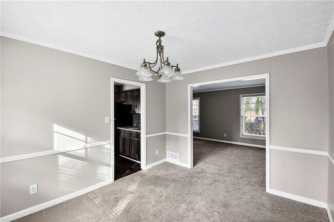 Building Photo - 1075 Forest Heights Rd