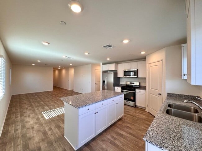 Building Photo - Brand New 3 Bedroom Single Story Home For ...