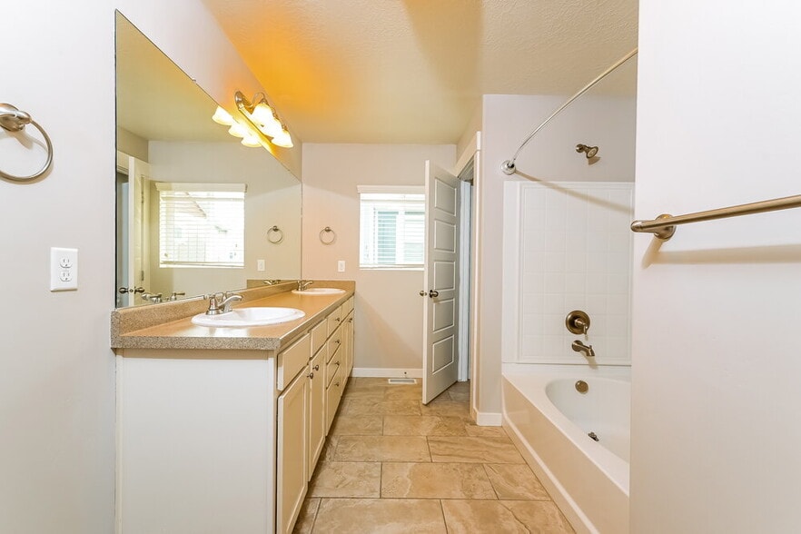 Building Photo - 13368 S Moorfield Dr