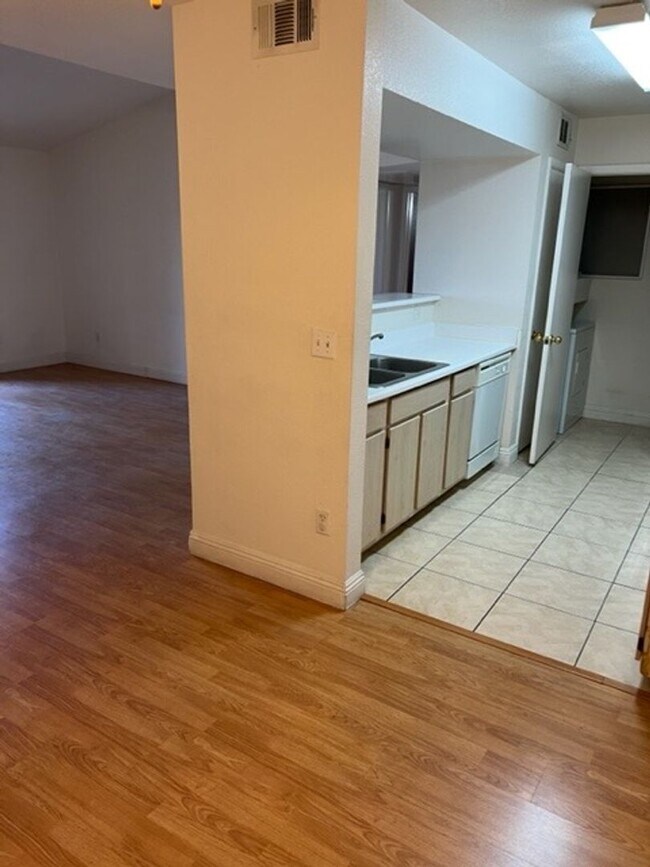 Building Photo - 1 Bedroom Unit Located in Copper Palms!