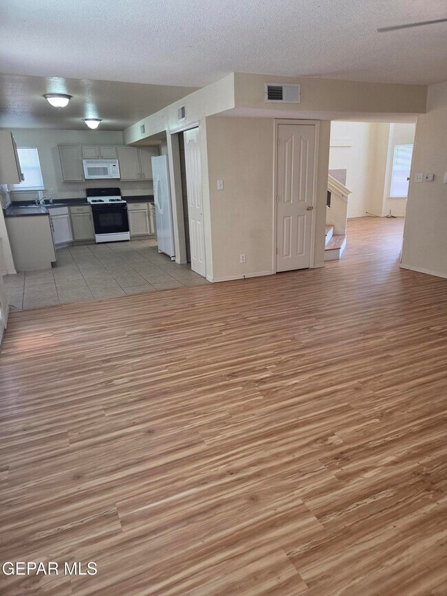 Building Photo - 3717 Hubble Dr