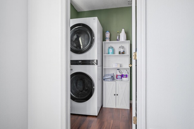 Building Photo - 2386 Meadow Bend Dr