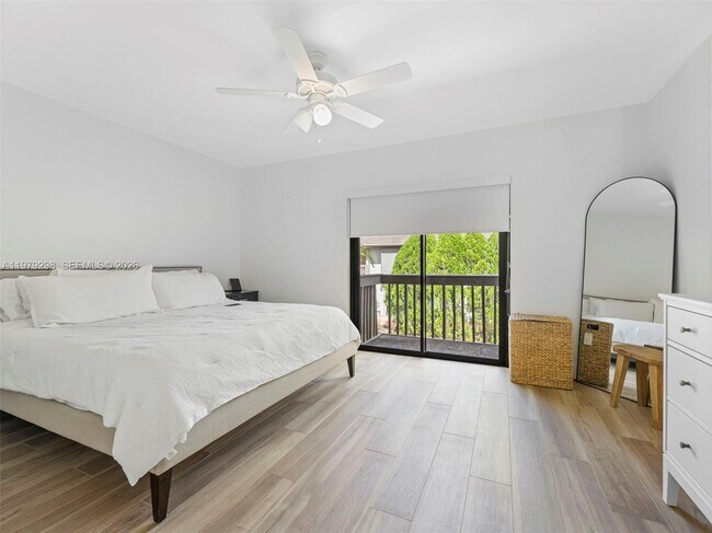 Building Photo - 10548 SW 112th Ave