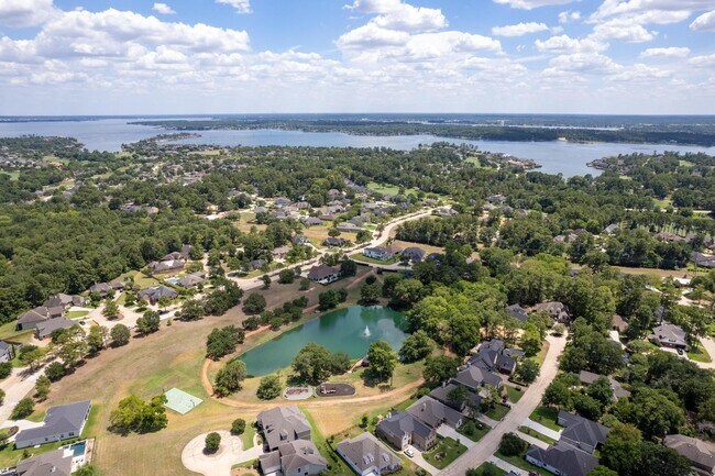 Building Photo - 114 Bentwood Dr