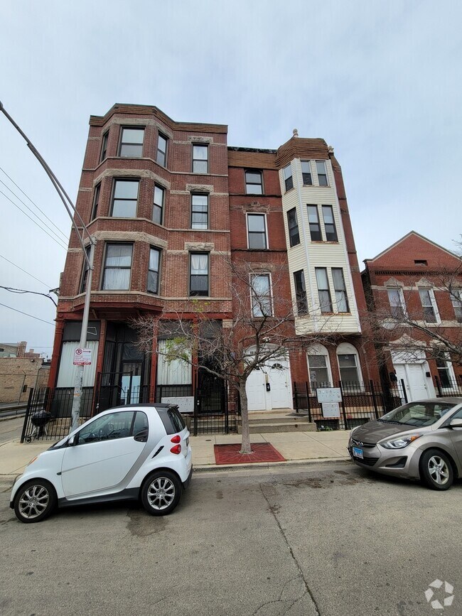Building Photo - 1340 W 18th Pl