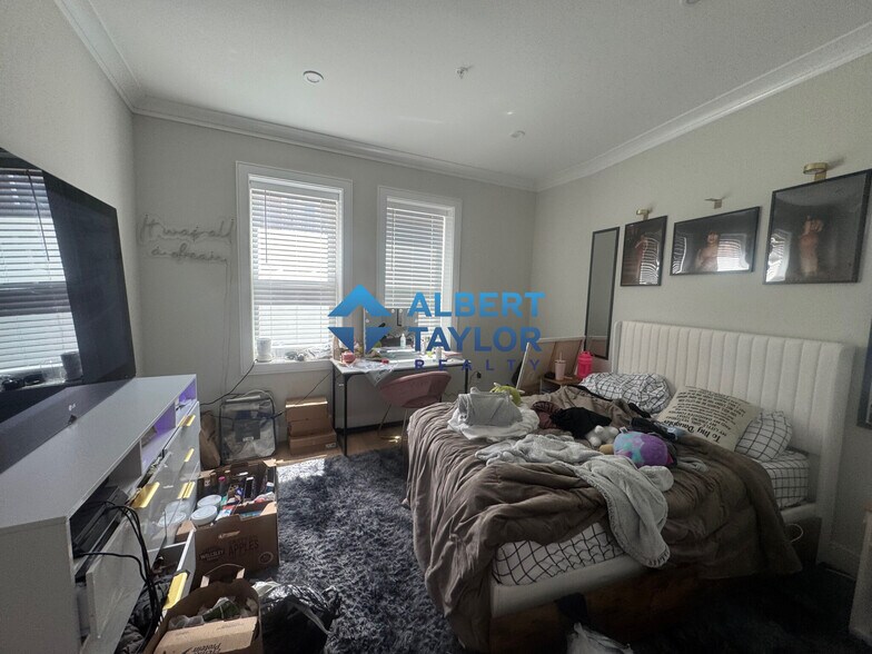 Building Photo - 165 Allston St