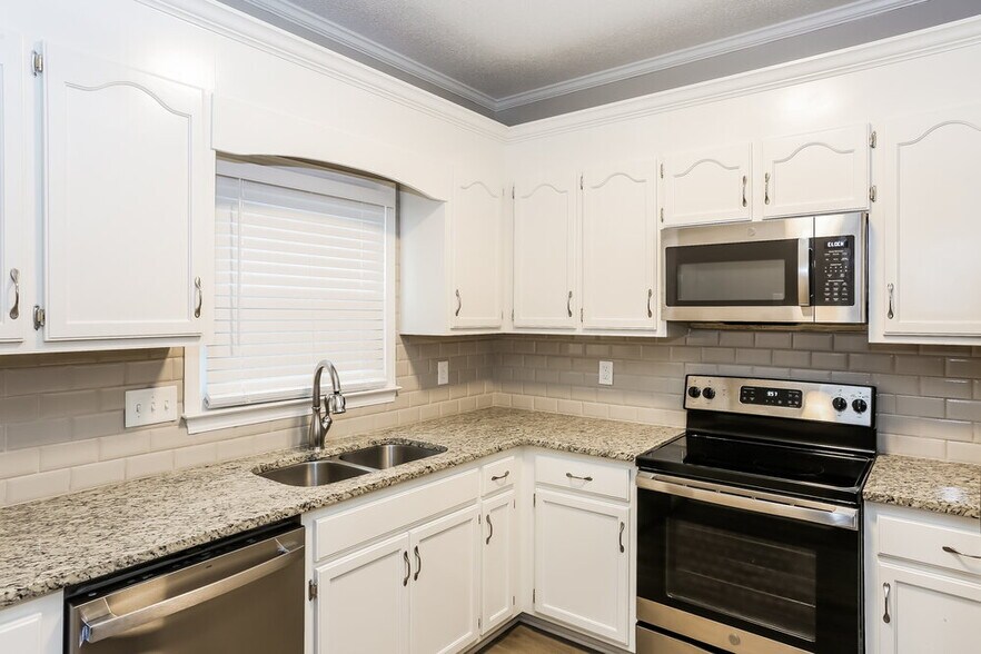 Building Photo - 4110 Woodbury Terrace NW