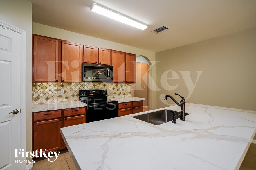 Building Photo - 631 SW 27th Terrace