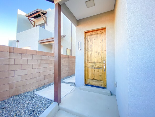 Building Photo - 844 Tijeras Ave NW