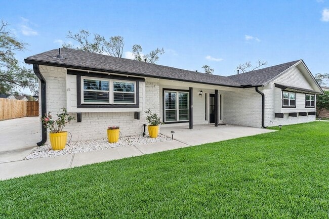 Building Photo - 28814 Holly Hill Dr