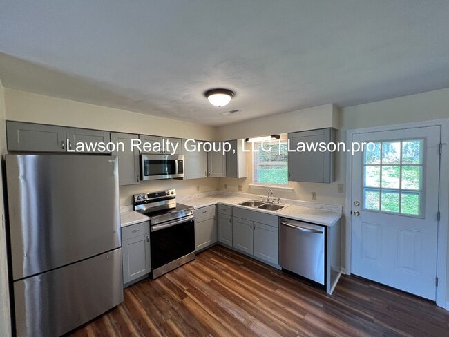 Building Photo - 7th St 306-8