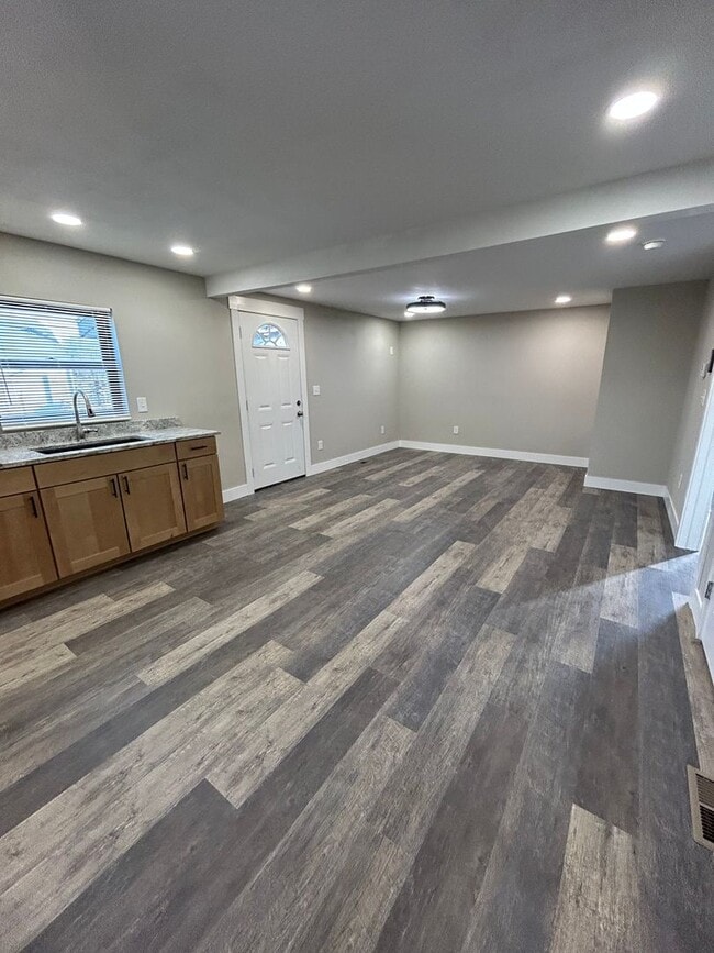 Building Photo - YOU HAVE GOT TO SEE THIS ONE!!! IT'S A STUNNER! 1br/1ba House w/Washer and Dryer Hookups! NEW APP...