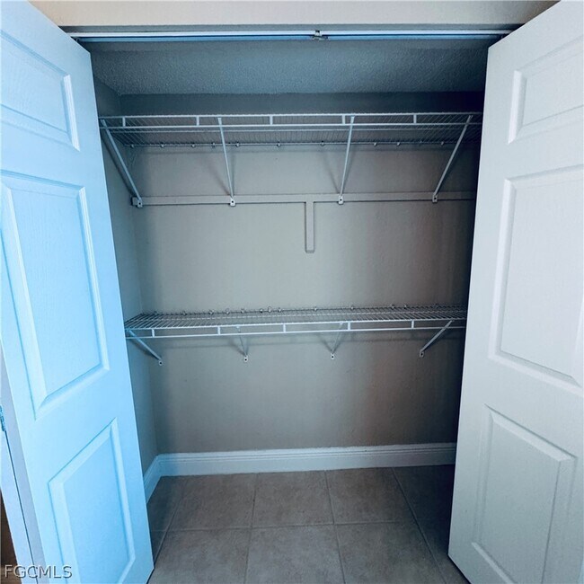 Building Photo - 2264 Winkler Ave