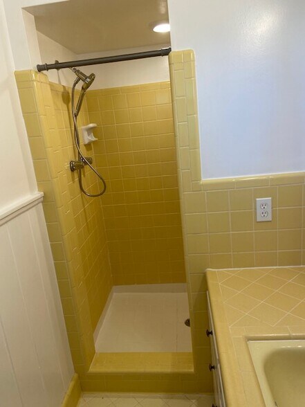 Building Photo - 164 New Shackle Island Rd