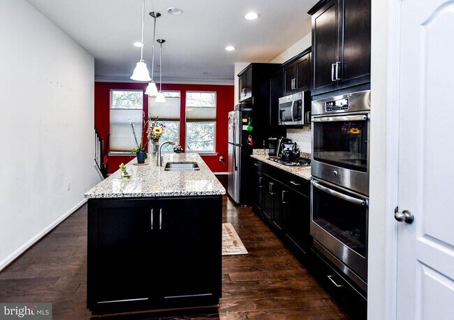 Building Photo - 608 Parkside Pl NE