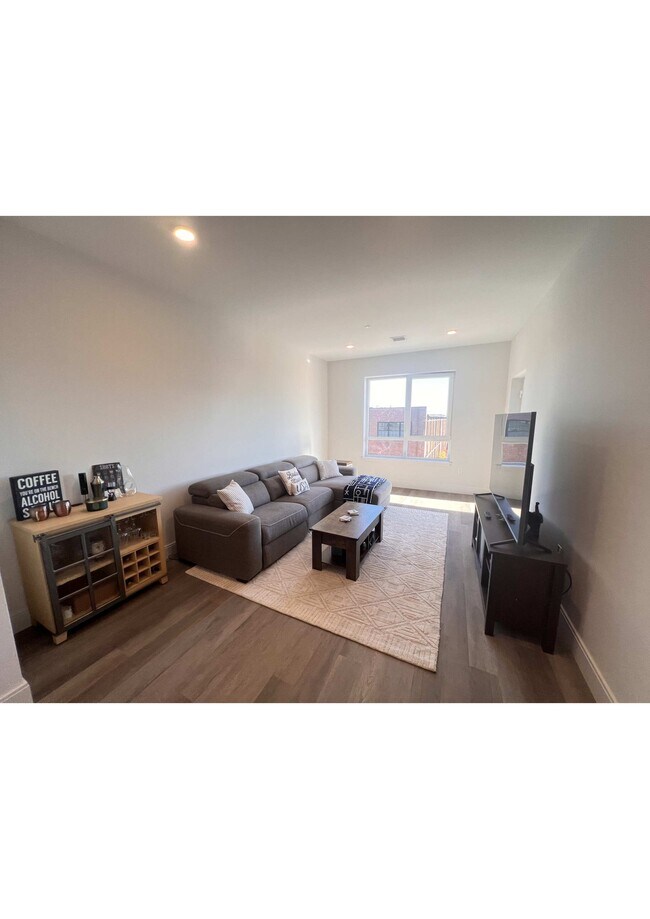 Building Photo - 931 Dorchester Ave