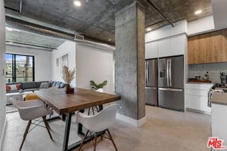 Building Photo - 3800 Mentone Ave