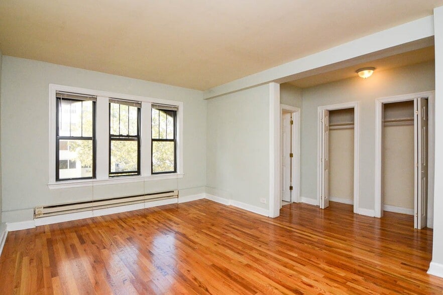 Building Photo - 1352 N Dearborn St