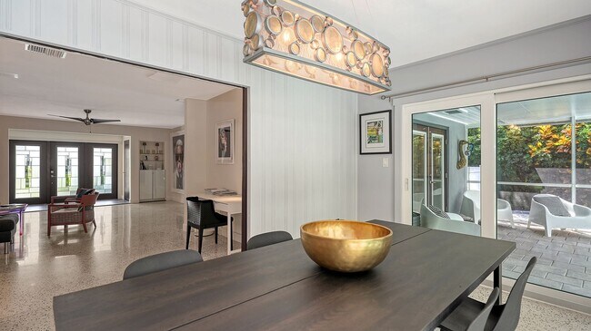 Building Photo - Museum's Area Home