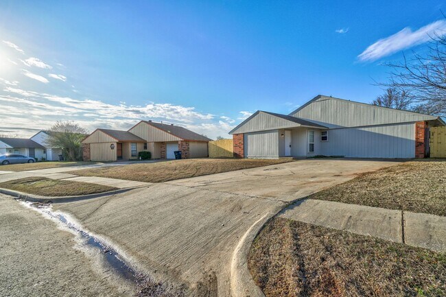 Building Photo - 3 bed 1 bath in Moore!