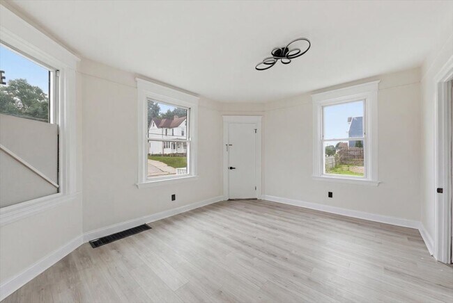 Building Photo - 4627 Mc Neil Ave