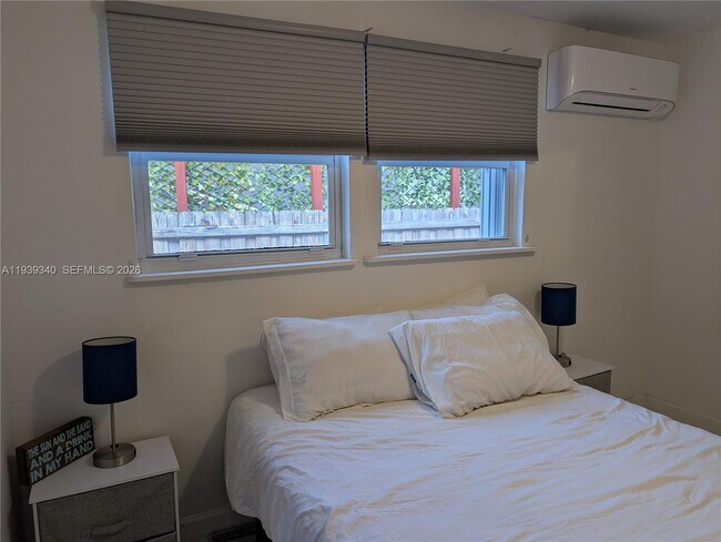 Building Photo - 311 SW 2nd Ave