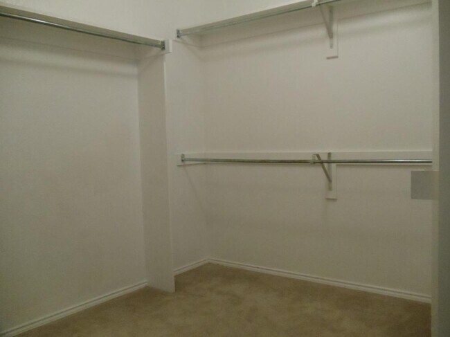 Building Photo - 1410 Cloyne Dr