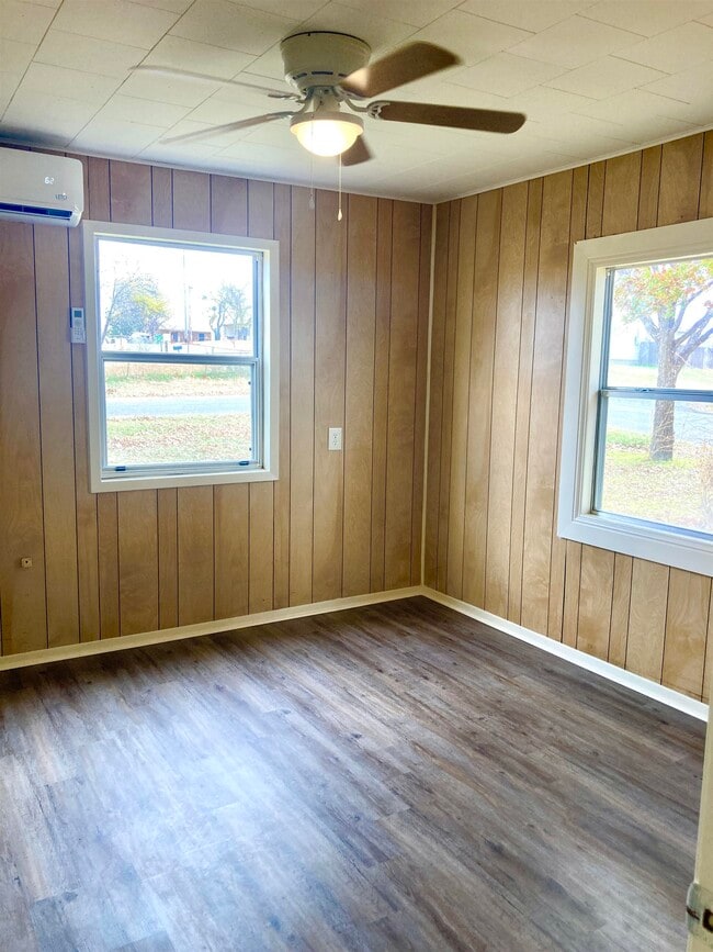 Building Photo - 703 W Ollie St