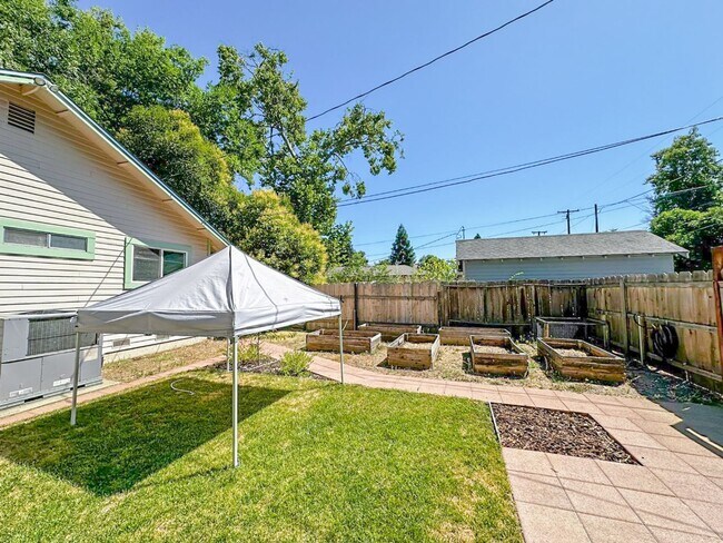 Building Photo - 5 Bedroom Home for Rent in Chico CA | Bonus Suite, Large Yard, Near Downtown & Bidwell Park