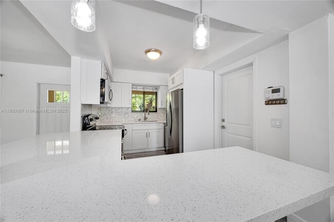 Building Photo - 6611 SW 63rd Ave