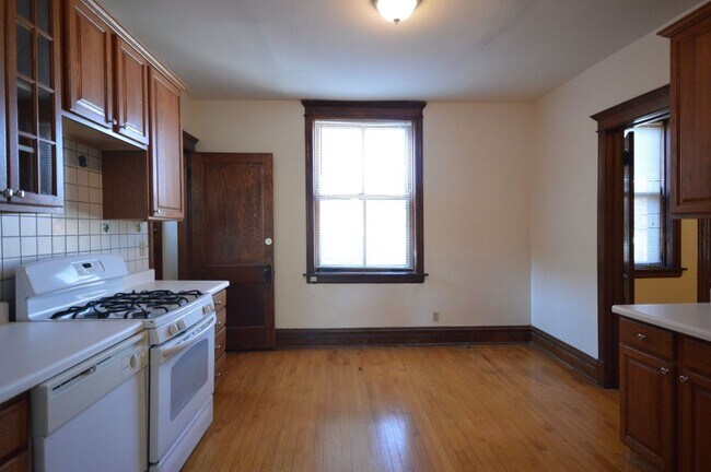 Building Photo - 3806 N Greenview Ave