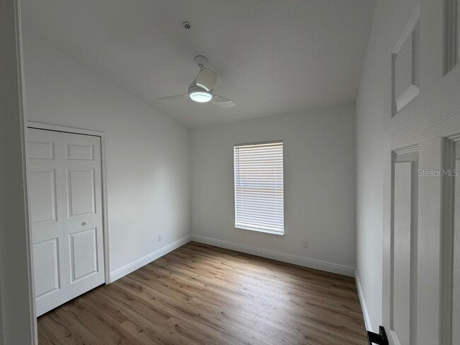 Building Photo - 9743 Hollyhill Dr