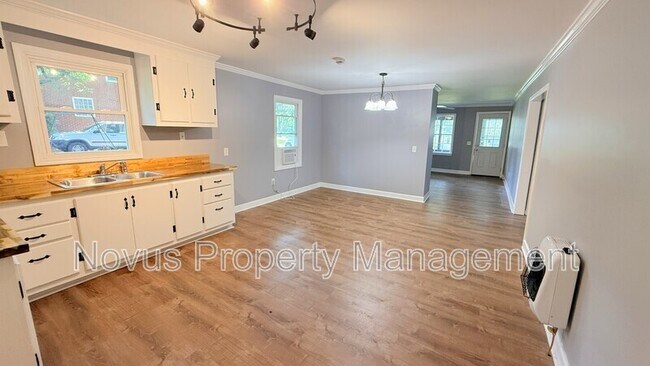 Building Photo - 223 Waddell St