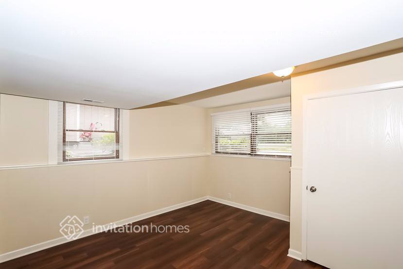 Building Photo - 42 Holly Dr